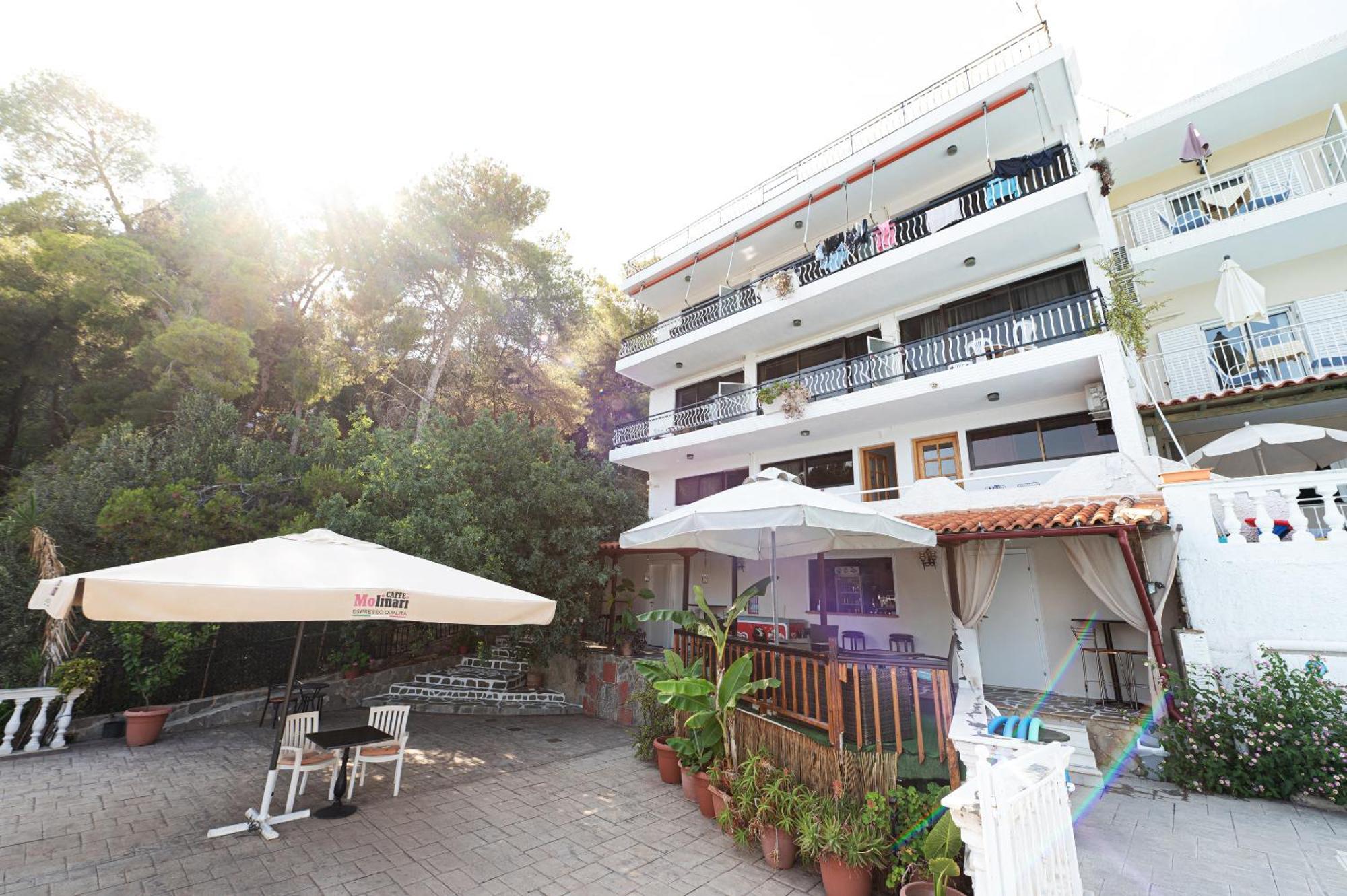 Lions 2 Studios & Apartments, Poros Island. Poros Town Exterior foto